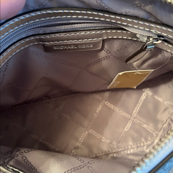 Michael Kors Metallic Silver Jet Set Lg Dome Crossbody Bag NWT - Picture 8 of 17